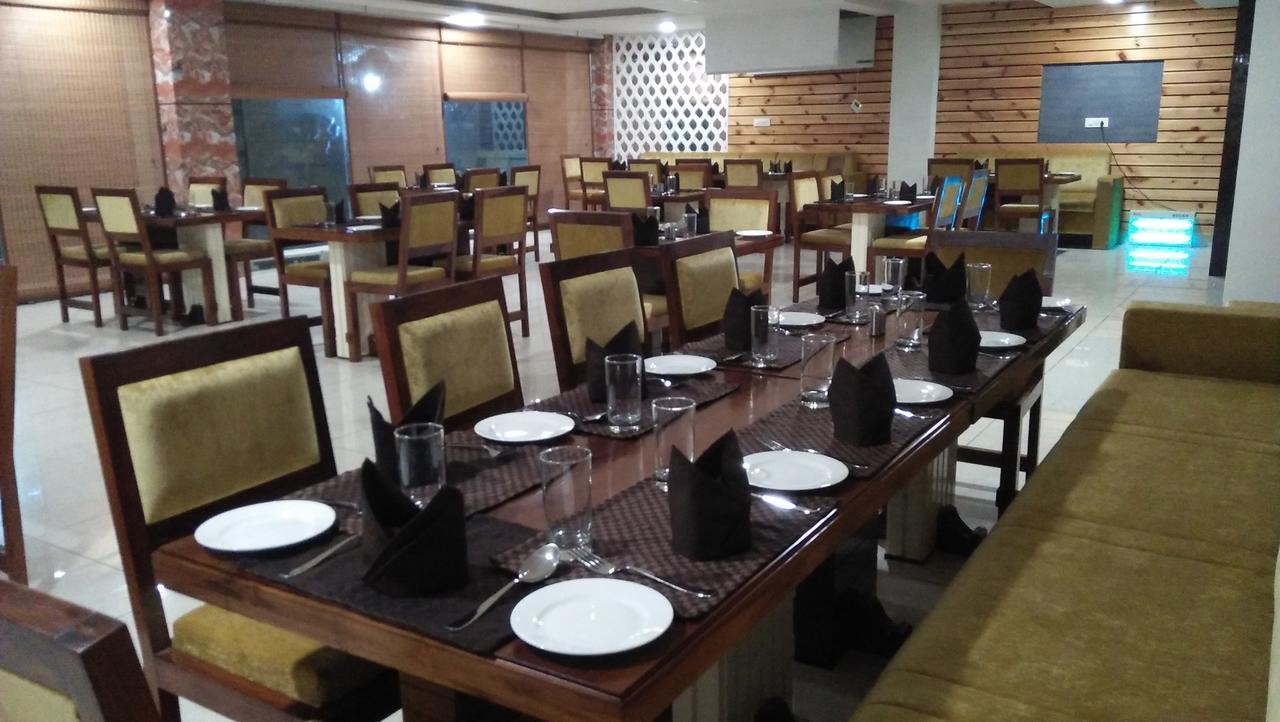 Hotel Neelam Moga Лудхиана Экстерьер фото