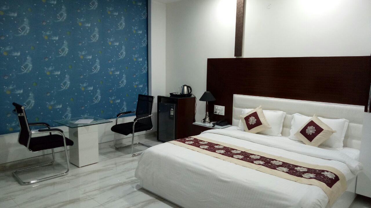 Hotel Neelam Moga Лудхиана Экстерьер фото