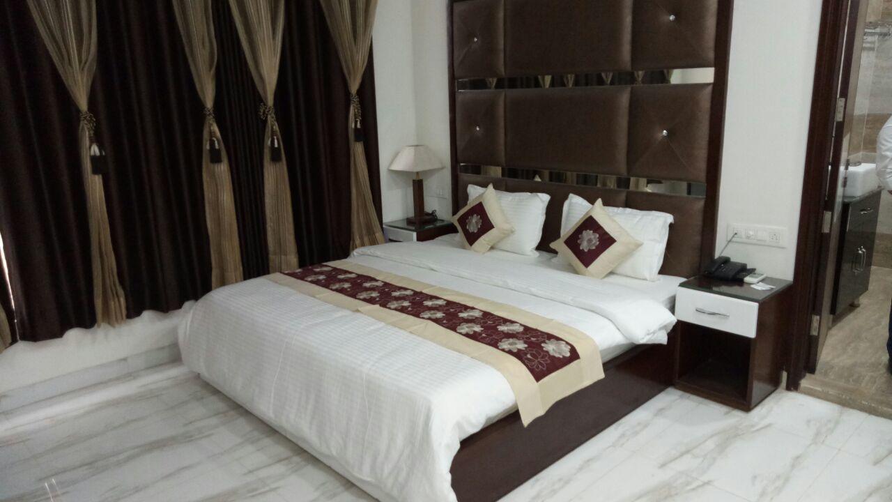 Hotel Neelam Moga Лудхиана Экстерьер фото