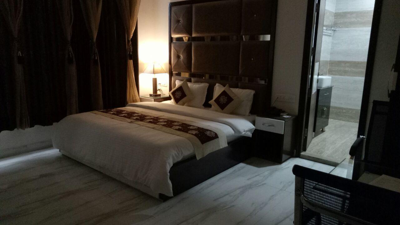 Hotel Neelam Moga Лудхиана Экстерьер фото