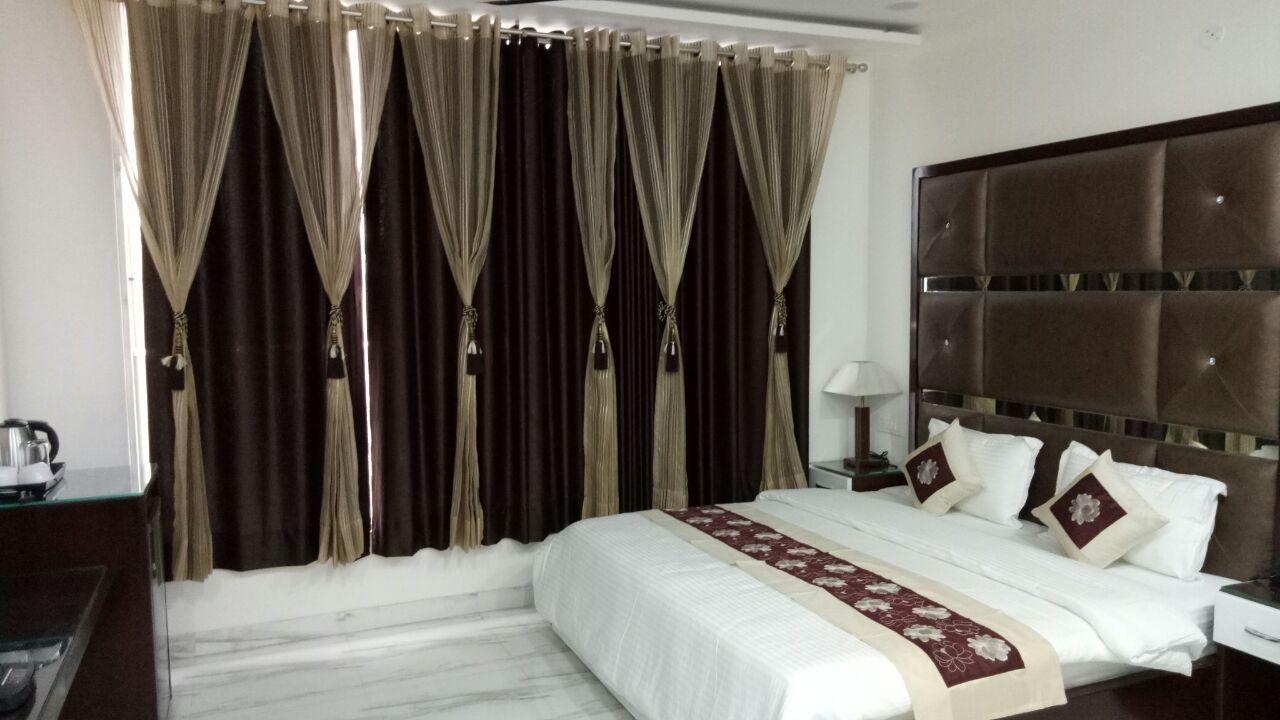 Hotel Neelam Moga Лудхиана Экстерьер фото